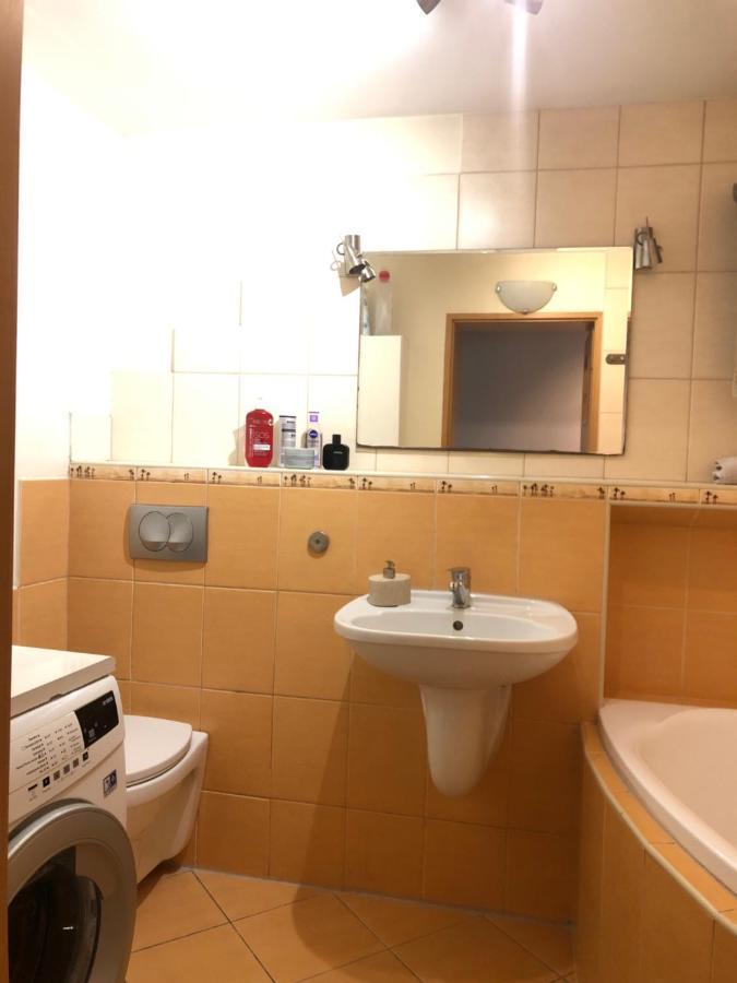 Nice Room, Комната, Pokoj Miedzy Airport Wro A Centrum Wroclaw Exterior photo